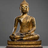 Bronze des Buddha Shakyamuni im Meditationssitz mit goldfarbener Lackfassung - photo 1