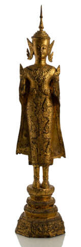 Bronze des Buddha Shakyamuni mit goldener und schwarzer Lackfassung - photo 1