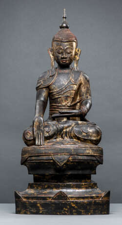 Skulptur des Buddha Shakyamuni mit goldener und schwarzer Lackfassung - photo 1