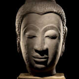 Großer Kopf des Buddha Shakyamuni aus Sandstein - photo 1