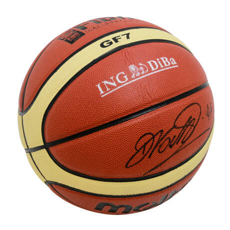 Basketball FIBA Category GF 7, handsigniert von Dirk Nowitzki. - фото 1