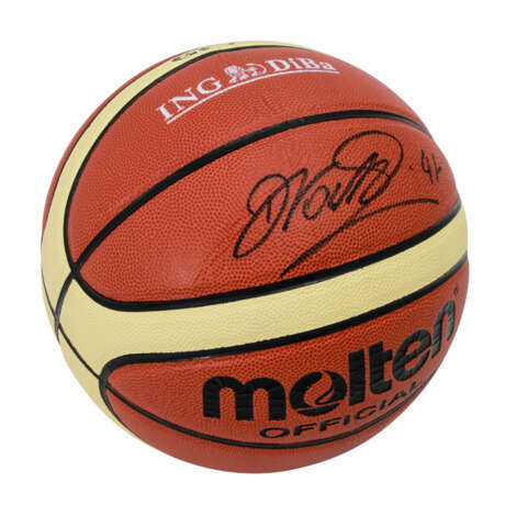 Basketball FIBA Category GF 7, handsigniert von Dirk Nowitzki. - Foto 2