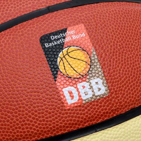 Basketball FIBA Category GF 7, handsigniert von Dirk Nowitzki. - Foto 5