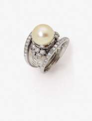 Ring mit Zuchtperle und Diamanten. Deutschland, 1970er Jahre