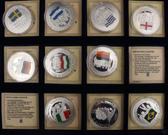 SILBER KONVOLUT, Münzen zur Fußball WM, Deutschland 2001 (5) - Foto 2