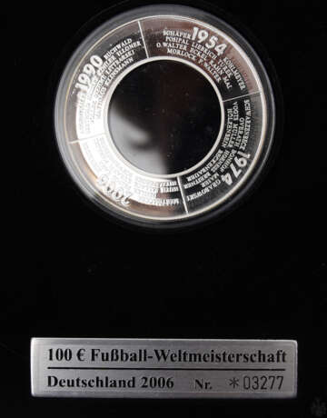 GOLDMÜNZE, 100 Euro, Fußball-Weltmeisterschaft 2006, 1/2 oz (6) - фото 4