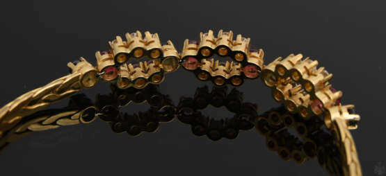 GOLDARMBAND, 3 x 6 Brillianten besetzt, 4 Saphire und 4 Rubine, 750er Gold. - photo 10