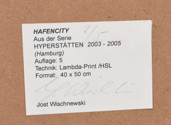 JOST WISCHNEWSKI, Hafencity aus der Serie HYPERSTÄTTEN, Lambda-Print, Deutschland, 2003-2005. - Foto 3