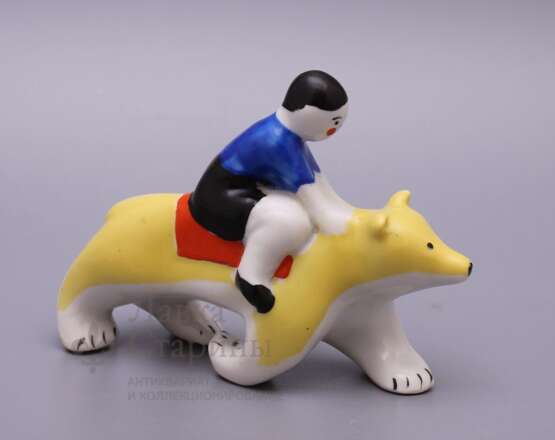 «Porcelaine de figurine le Garçon à l'ours de la série le Carrousel Вербилки de l'URSS» - photo 2