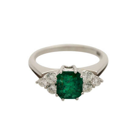 Ring mit 1 Smaragd im Achtkant-Treppenschliff, ca. 1 ct, - фото 1