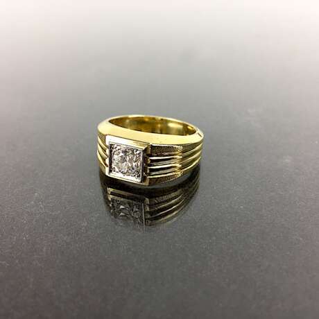 Ausgefallener Brillant-Solitär-Ring: 0,8 Karat, Gelb-Gold / Weiß-Gold 750, sehr massiv, sehr gut. - photo 3