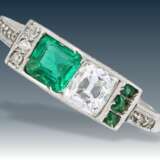 Ring: Art déco Goldring mit Diamanten und Smaragden - photo 1