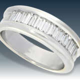 Ring: moderner, hochwertiger Goldschmiedering mit Diamanten, 18K Weißgold, Spitzenqualität von Buchwald - photo 1