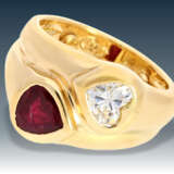 Ring: schwerer, außergewöhnlicher und ehemals sehr teurer Goldschmiedering mit einem Rubin und einem Diamant in Herzform, Design "ORO-ARTE" - Foto 1