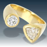 Ring: moderner und interessant gearbeiteter Goldschmiedering mit Diamanten, 18K Gold, unikate Designerarbeit - фото 1