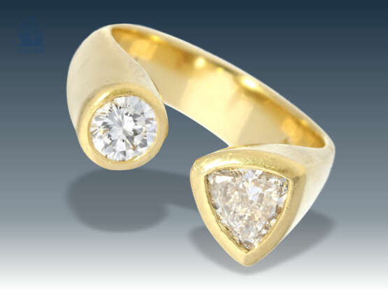 Ring: moderner und interessant gearbeiteter Goldschmiedering mit Diamanten, 18K Gold, unikate Designerarbeit - photo 1