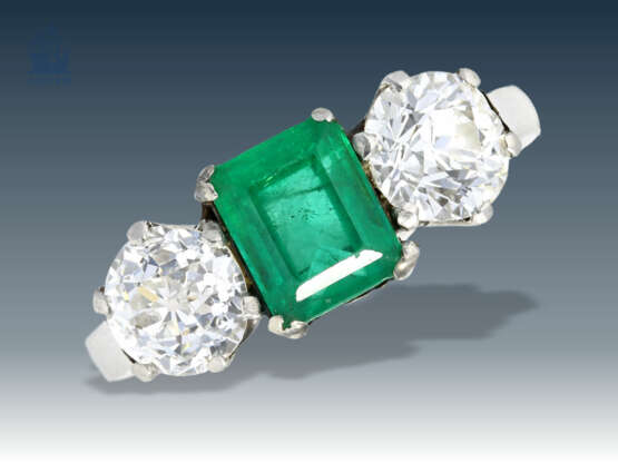 Ringe: alter Goldschmiedering mit feinem Smaragd und großen Diamanten, 18K Weißgold - photo 1
