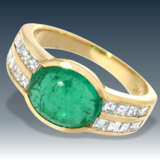 Ring: sehr schöner und moderner Smaragd/Diamant-Goldschmiedering, 18K - photo 1