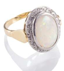 Damenring mit Opal,