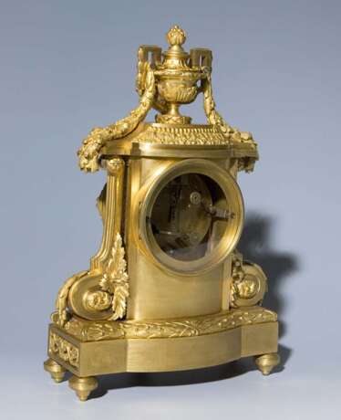 Französische Kamin-Uhr. PARIS Mitte 19. Jahrhundert, - фото 2