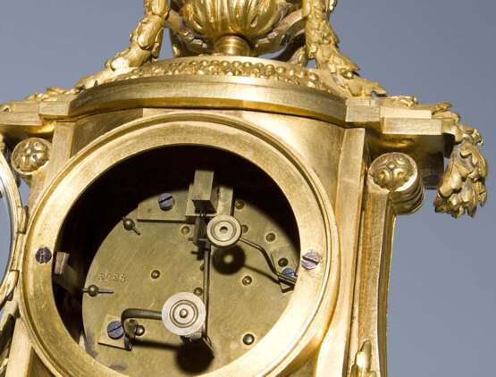 Französische Kamin-Uhr. PARIS Mitte 19. Jahrhundert, - Foto 4