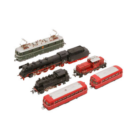 MÄRKLIN Konvolut von Eisenbahnen sowie Personen- und Güterwagen, Spur H0, - photo 2