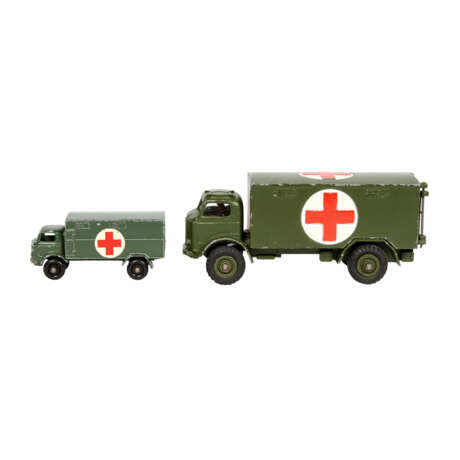 MATCHBOX/DINKY TOYS Zwei Militärkrankenwagen, 1950er/60er Jahre, - Foto 2