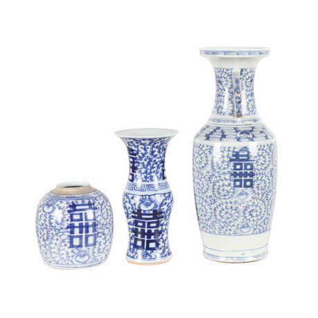 Konvolut: 3 Teile blau-weisses Porzellan. CHINA, 19. und 20. Jahrhundert. - Foto 2