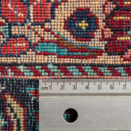 Orientteppich. SARUK/PERSIEN, 20. Jahrhundert, ca. 377x281 cm. - Foto 4