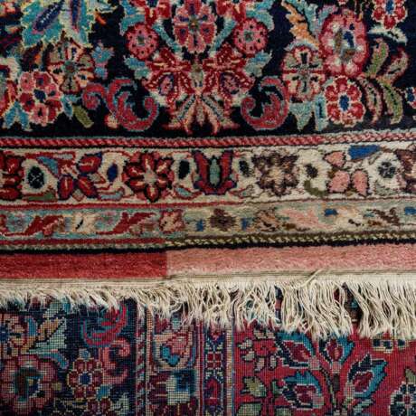 Orientteppich. SARUK/PERSIEN, 20. Jahrhundert, ca. 377x281 cm. - Foto 6