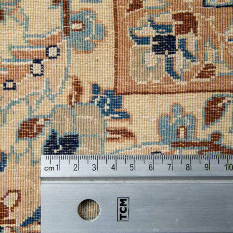 Orientteppich. NAIN/IRAN, 20. Jahrhundert, ca. 343x158 cm. - фото 2