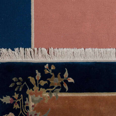 Teppich. CHINA, 20. Jahrhundert, ca. 205x155 cm. - photo 3