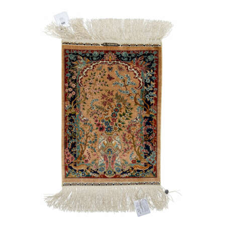 Orientteppich aus Seide. TÜRKEI, 21. Jahrhundert, ca. 42x30 cm. - фото 1