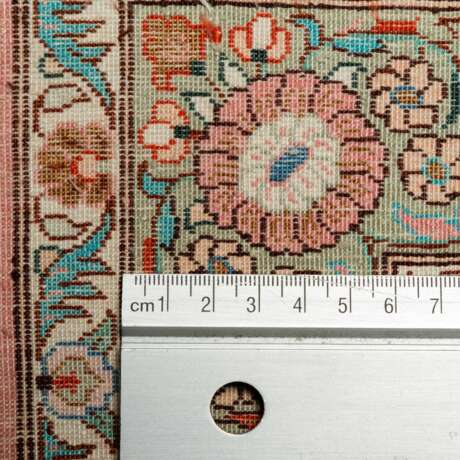Orientteppich aus Seide, 20. Jahrhundert, 92x62 cm. - фото 4