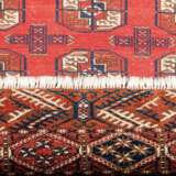 Orientteppich. TURKMENE-BOCHARA, 1. Hälfte 20. Jahrhundert, ca. 164x117 cm. - Foto 3