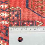 Orientteppich. TURKMENE-BOCHARA, 1. Hälfte 20. Jahrhundert, ca. 164x117 cm. - Foto 4