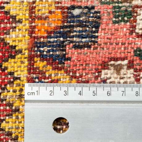 Orienttepppich. BACHTIARI/PERSIEN, 20. Jahrhundert, ca. 360x223 cm. - Foto 4