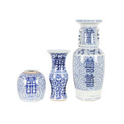 Konvolut: 3 Teile blau-weisses Porzellan. CHINA, 19. und 20. Jahrhundert.