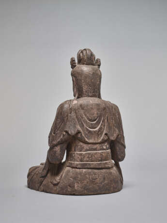 A LACQUERED WOODEN STATUE OF A GUANYIN, MING DYNASTY - Foto 4