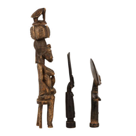 Konvolut: 3 Skulpturen aus Holz, AFRIKA/NIGERIA, 20. Jahrhundert. - фото 5
