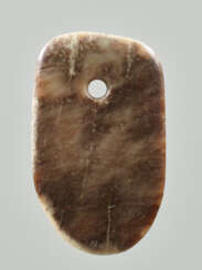 A LEVIGATED, AMBER-COLOURED JADE FU AXE WITH A SMOOTH CONTOUR AND A ROUND EDGE