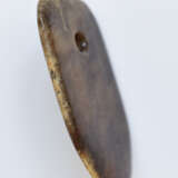 A LEVIGATED, AMBER-COLOURED JADE FU AXE WITH A SMOOTH CONTOUR AND A ROUND EDGE - photo 3