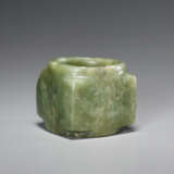 A BEAUTIFUL, THOROUGHLY POLISHED PLAIN CONG OF SQUARE SHAPE CARVED FROM EMERALD GREEN JADE - фото 4
