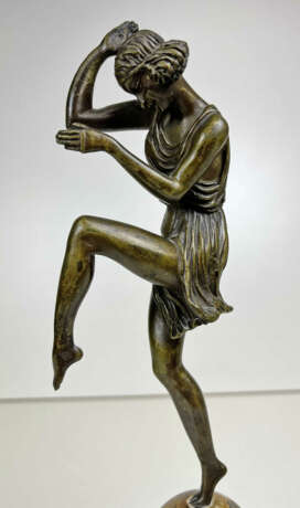 Bronze Skulptur „TÄNZERIN MIT SCHLAGBECKEN“, um 1920, Le Faguays - Foto 4
