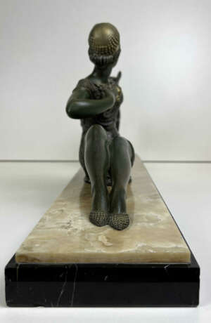 Bronze Skulptur „FRAU MIT REH“, um 1925-1930, Demétre H. Chiparus - Foto 4