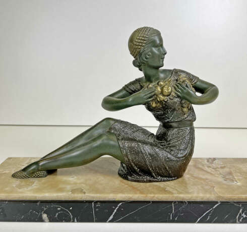 Bronze Skulptur „FRAU MIT REH“, um 1925-1930, Demétre H. Chiparus - Foto 7