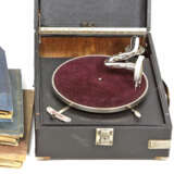 Tisch Grammophon u. 76 Platten - фото 1