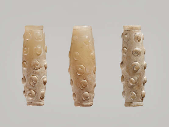 THREE TINY BI-CONICAL BEADS IN WHITE JADE WITH DELICATELY CARVED SCROLLS IN RELIEF - photo 1