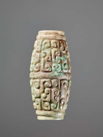 A BARREL-SHAPED BEAD DECORATED WITH THE PANHUI PATTERN OF SWARMING CURLS - фото 1