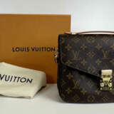 LOUIS VUITTON Pochette Métis Beliebte Tasche aus braunem Canvas, mit klassischem Louis Vuitton Monogram. - photo 8